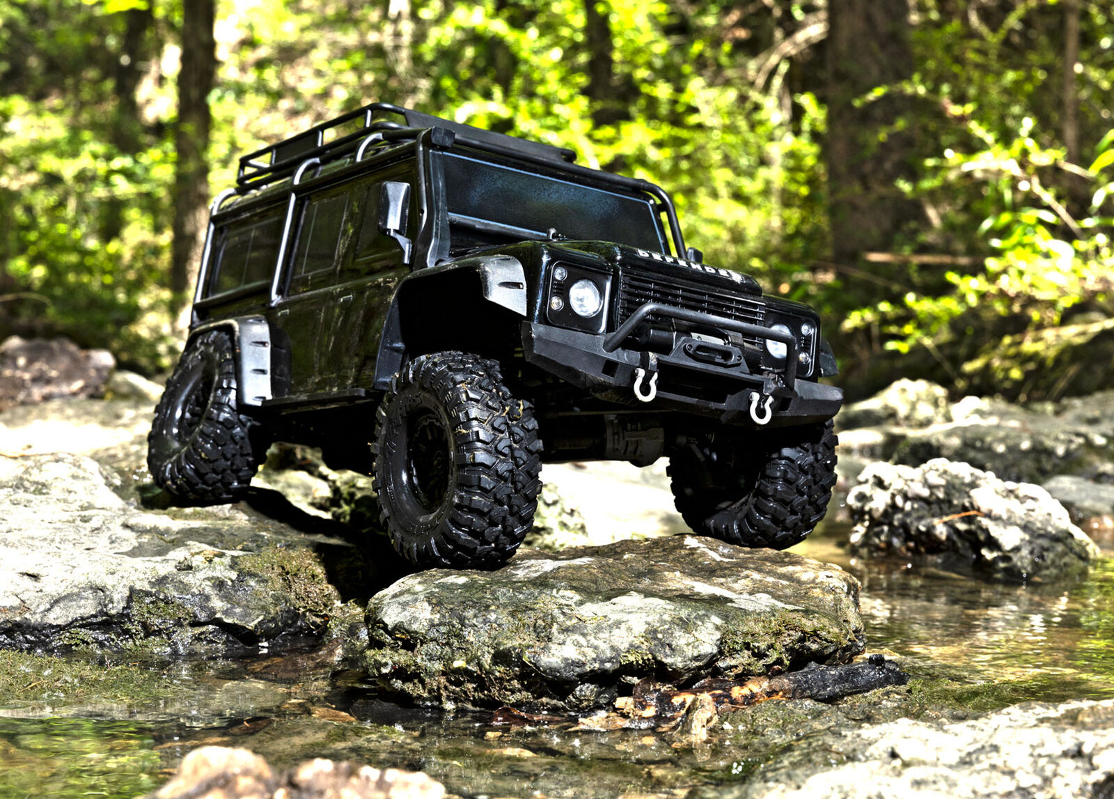 TRX-4 1/10 Scale Trail Rock Crawler W/Land Rover Defender Body