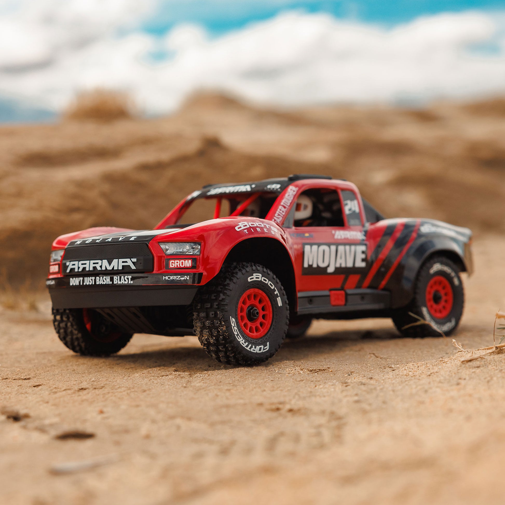 MOJAVE GROM 4x4 SMART Small Scale Desert Truck (Red/Black)