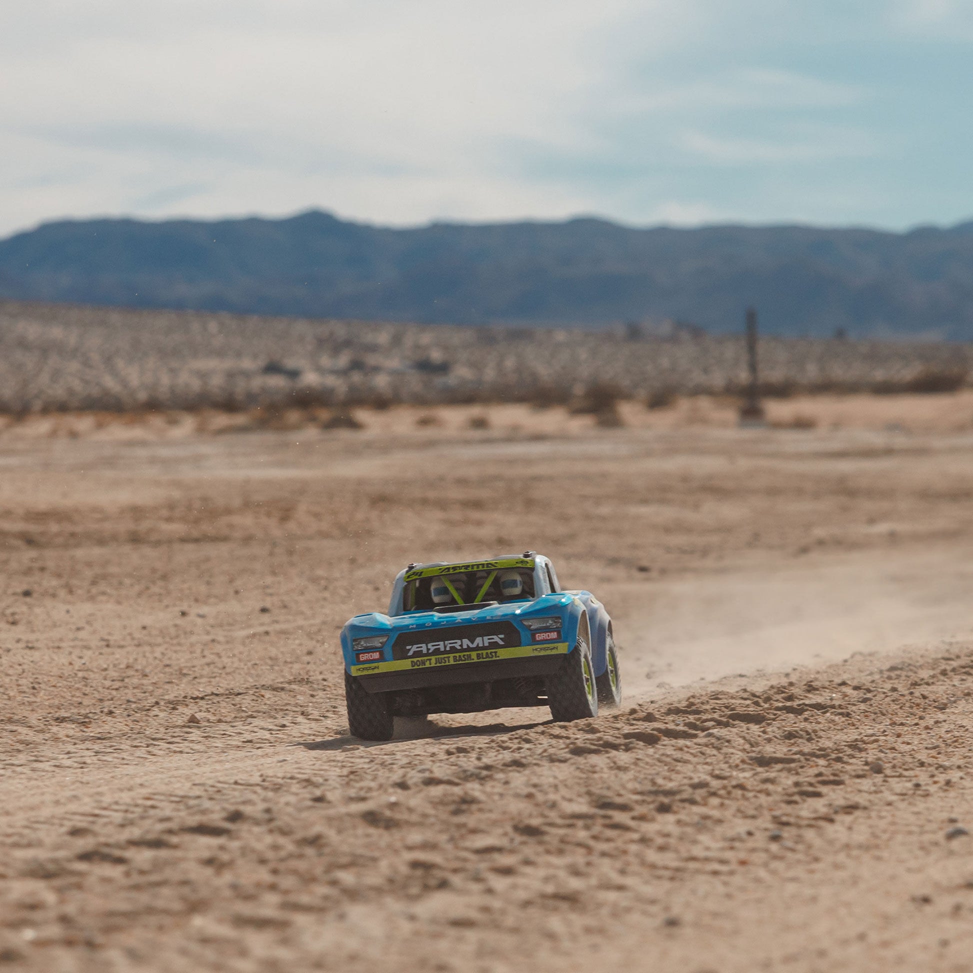 MOJAVE GROM 4x4 SMART Small Scale Desert Truck (Blue/White)