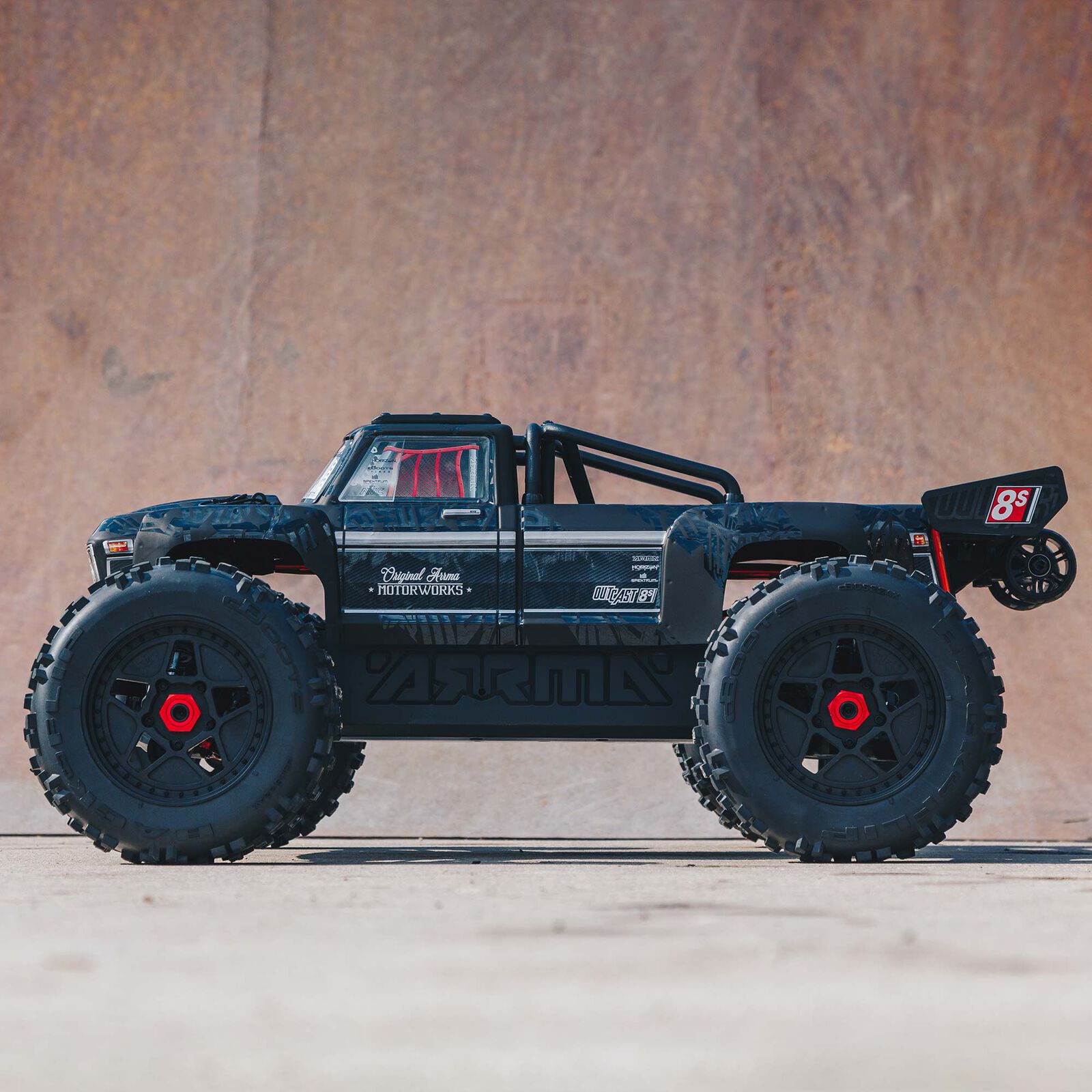 Outcast 1/5 EXB EXtreme Bash Roller 4WD Monster Stunt Truck (Black)